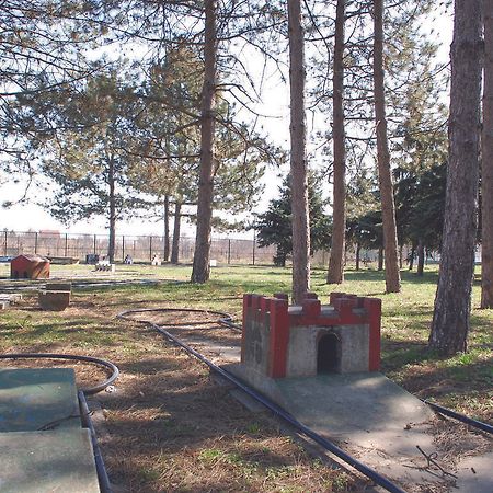 Holiday Park Cfk Vrbas Esterno foto